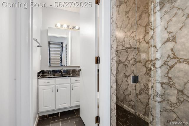 3082 Lindenwood Drive, Dearborn, MI 48120