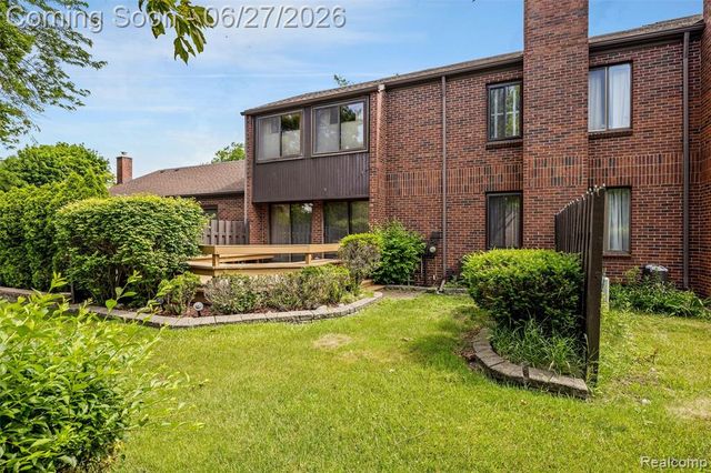 3082 Lindenwood Drive, Dearborn, MI 48120