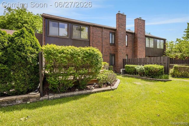 3082 Lindenwood Drive, Dearborn, MI 48120