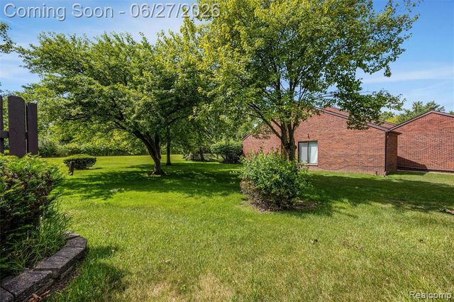 3082 Lindenwood Drive, Dearborn, MI 48120