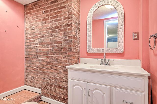 1921 Edens Ridge Road, Kingsport, TN 37664