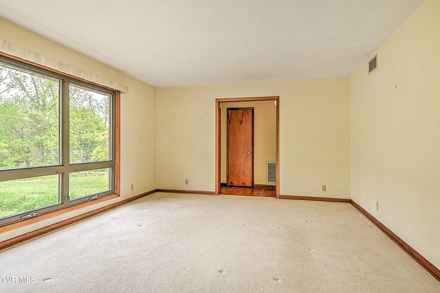 1921 Edens Ridge Road, Kingsport, TN 37664