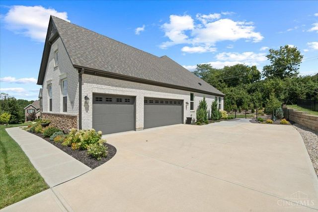 8858 Old Farm Drive, West Chester, OH 45069