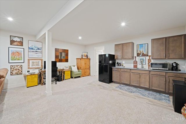 8858 Old Farm Drive, West Chester, OH 45069