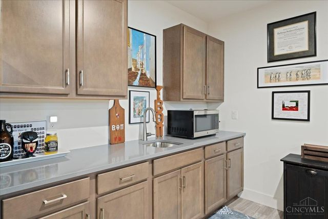 8858 Old Farm Drive, West Chester, OH 45069
