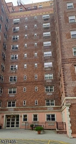 70 S Munn Ave 807, East Orange City, NJ 07018