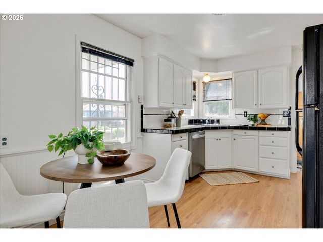 4905 Ne 78TH Ave, Portland, OR 97218