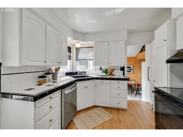 4905 Ne 78TH Ave, Portland, OR 97218