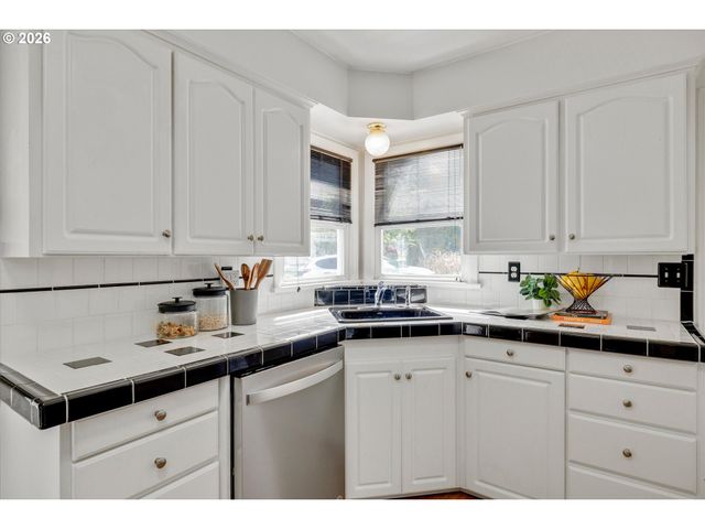 4905 Ne 78TH Ave, Portland, OR 97218