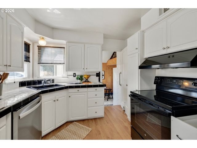 4905 Ne 78TH Ave, Portland, OR 97218