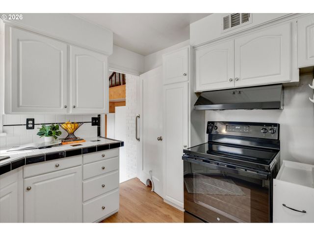 4905 Ne 78TH Ave, Portland, OR 97218