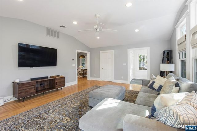 454 Maple Avenue, Glen Rock, NJ 07452