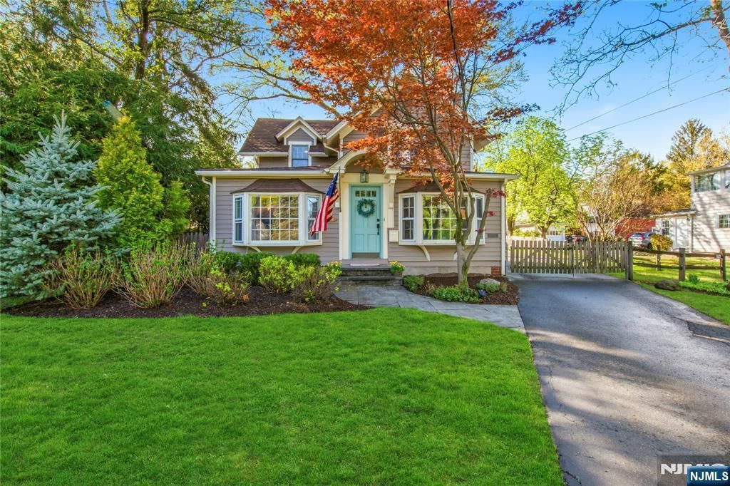 454 Maple Avenue, Glen Rock, NJ 07452