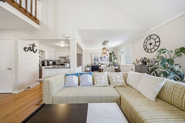 175 Tall Oaks Dr F, Weymouth, MA 02190