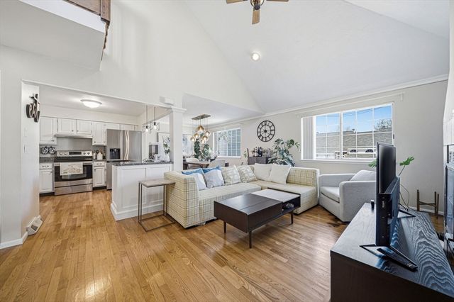 175 Tall Oaks Dr F, Weymouth, MA 02190
