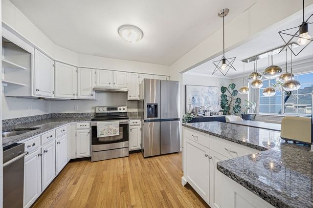 175 Tall Oaks Dr F, Weymouth, MA 02190