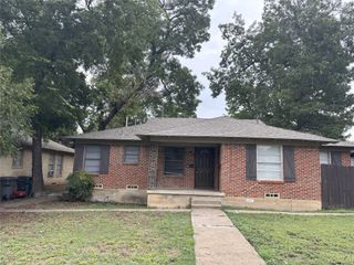 930 Harlandale Avenue, Dallas, TX 75216