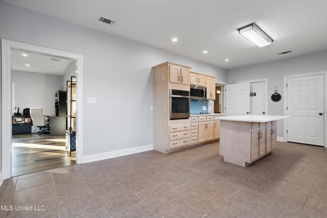 10053 Kingston Road, Bay Saint Louis, MS 39520