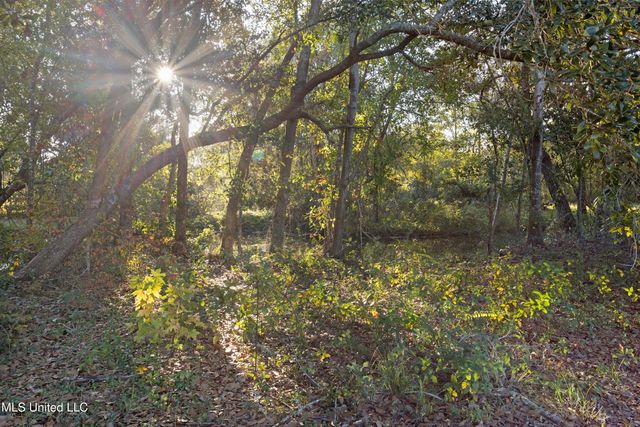 10053 Kingston Road, Bay Saint Louis, MS 39520