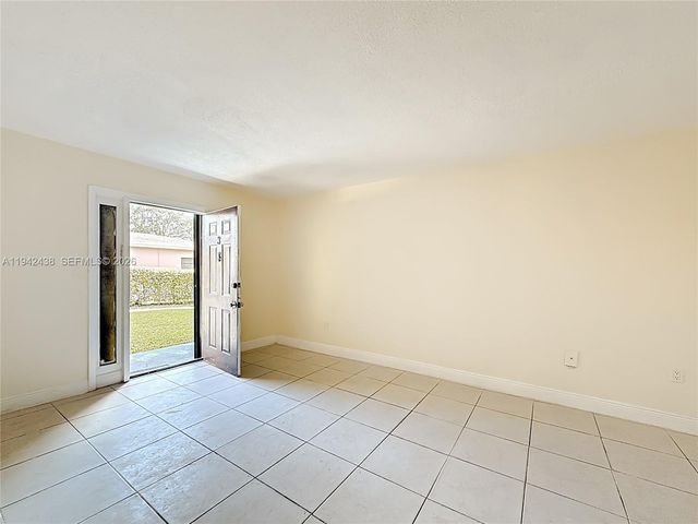 2335 NE 172nd St 3, North Miami Beach, FL 33160