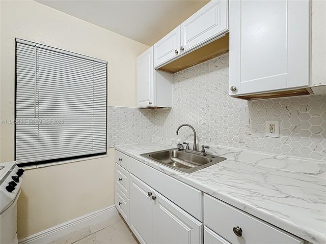 2335 NE 172nd St 3, North Miami Beach, FL 33160