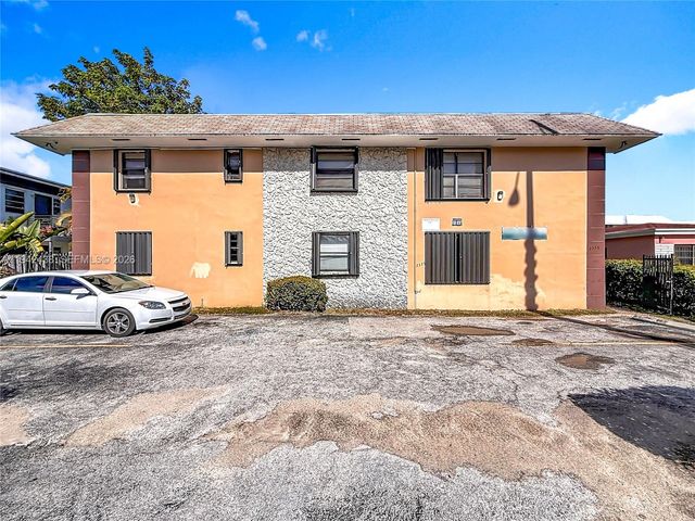 2335 NE 172nd St 3, North Miami Beach, FL 33160