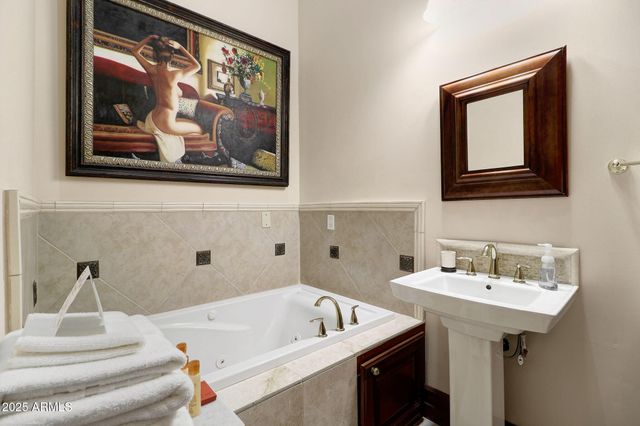 10620 N MILLER Road, Scottsdale, AZ 85260