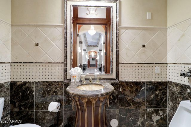 10620 N MILLER Road, Scottsdale, AZ 85260