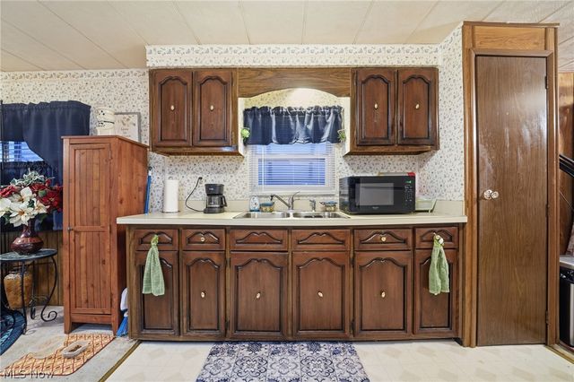 261 Chelsea Drive, Willoughby, OH 44094