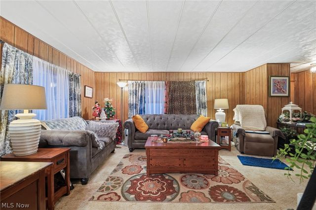 261 Chelsea Drive, Willoughby, OH 44094