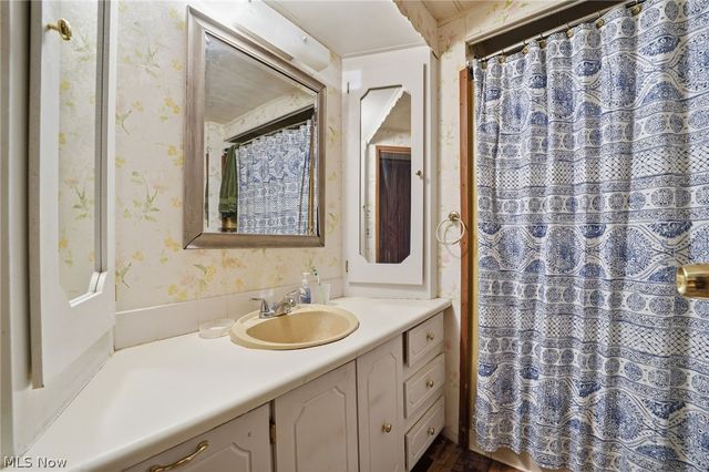 261 Chelsea Drive, Willoughby, OH 44094