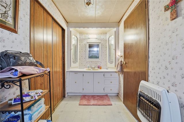 261 Chelsea Drive, Willoughby, OH 44094