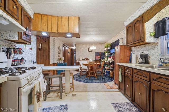 261 Chelsea Drive, Willoughby, OH 44094