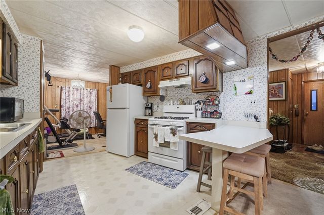 261 Chelsea Drive, Willoughby, OH 44094