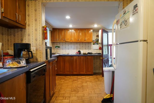 26 Rays Road, Warrensburg, NY 12885