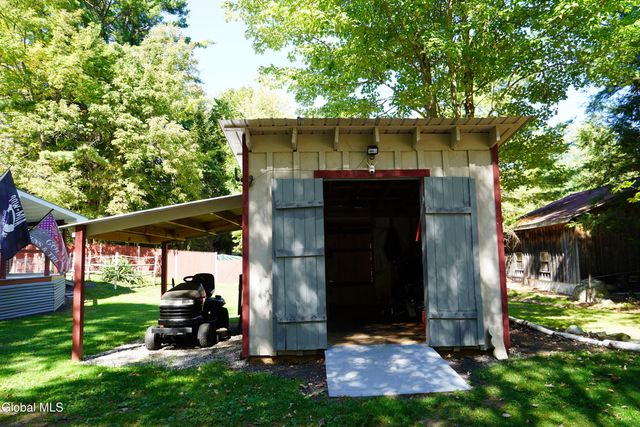 26 Rays Road, Warrensburg, NY 12885