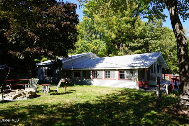 26 Rays Road, Warrensburg, NY 12885