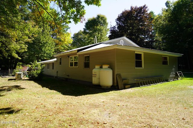 26 Rays Road, Warrensburg, NY 12885