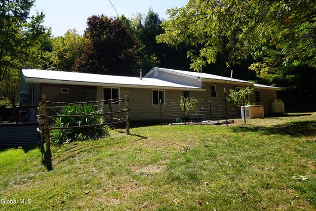 26 Rays Road, Warrensburg, NY 12885