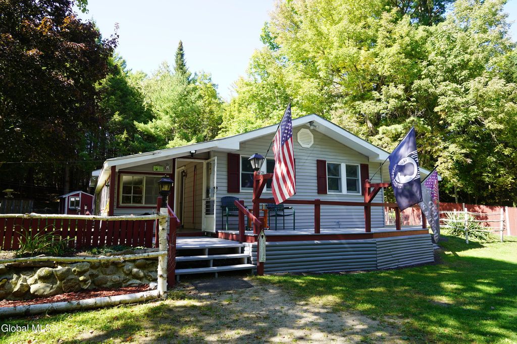 26 Rays Road, Warrensburg, NY 12885