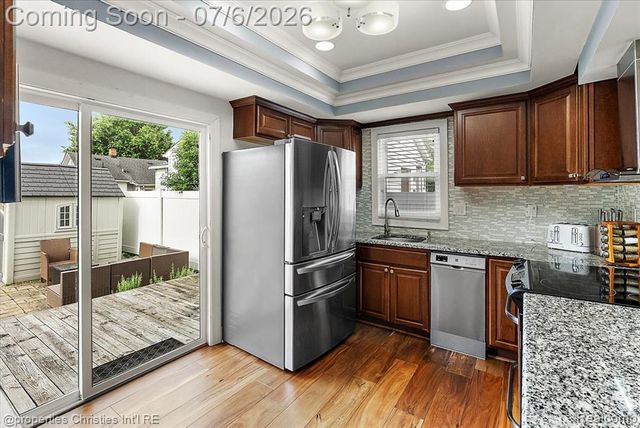 22482 Beach Street, Saint Clair Shores, MI 48081