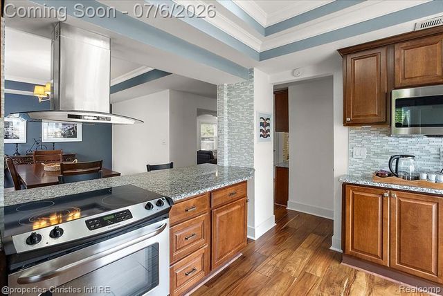 22482 Beach Street, Saint Clair Shores, MI 48081