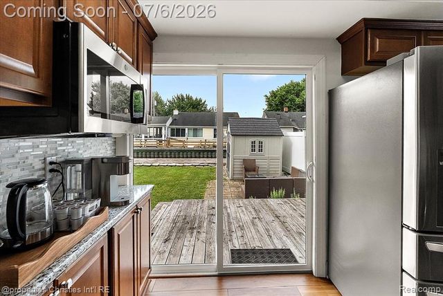 22482 Beach Street, Saint Clair Shores, MI 48081