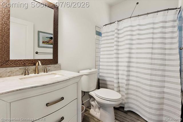 22482 Beach Street, Saint Clair Shores, MI 48081