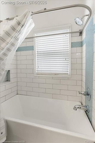 22482 Beach Street, Saint Clair Shores, MI 48081