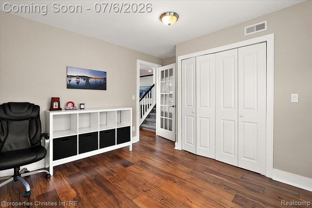 22482 Beach Street, Saint Clair Shores, MI 48081