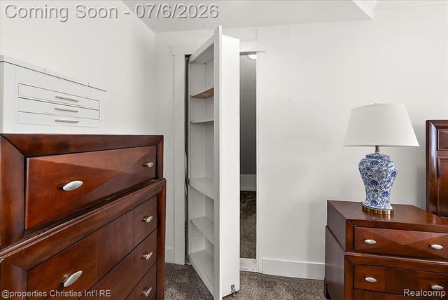 22482 Beach Street, Saint Clair Shores, MI 48081