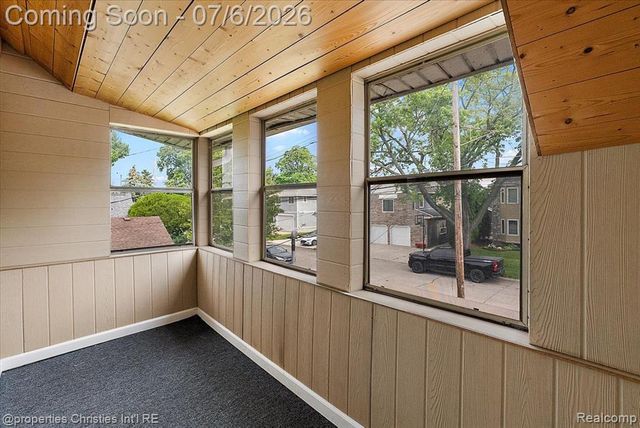 22482 Beach Street, Saint Clair Shores, MI 48081