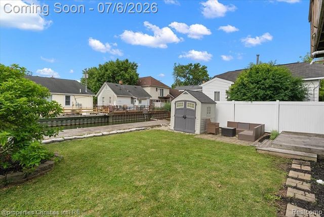 22482 Beach Street, Saint Clair Shores, MI 48081