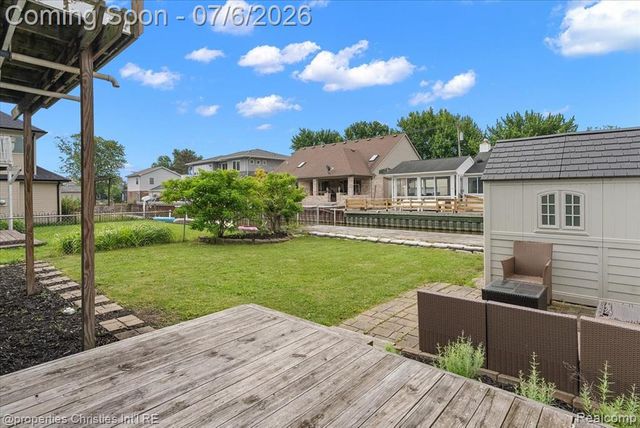 22482 Beach Street, Saint Clair Shores, MI 48081